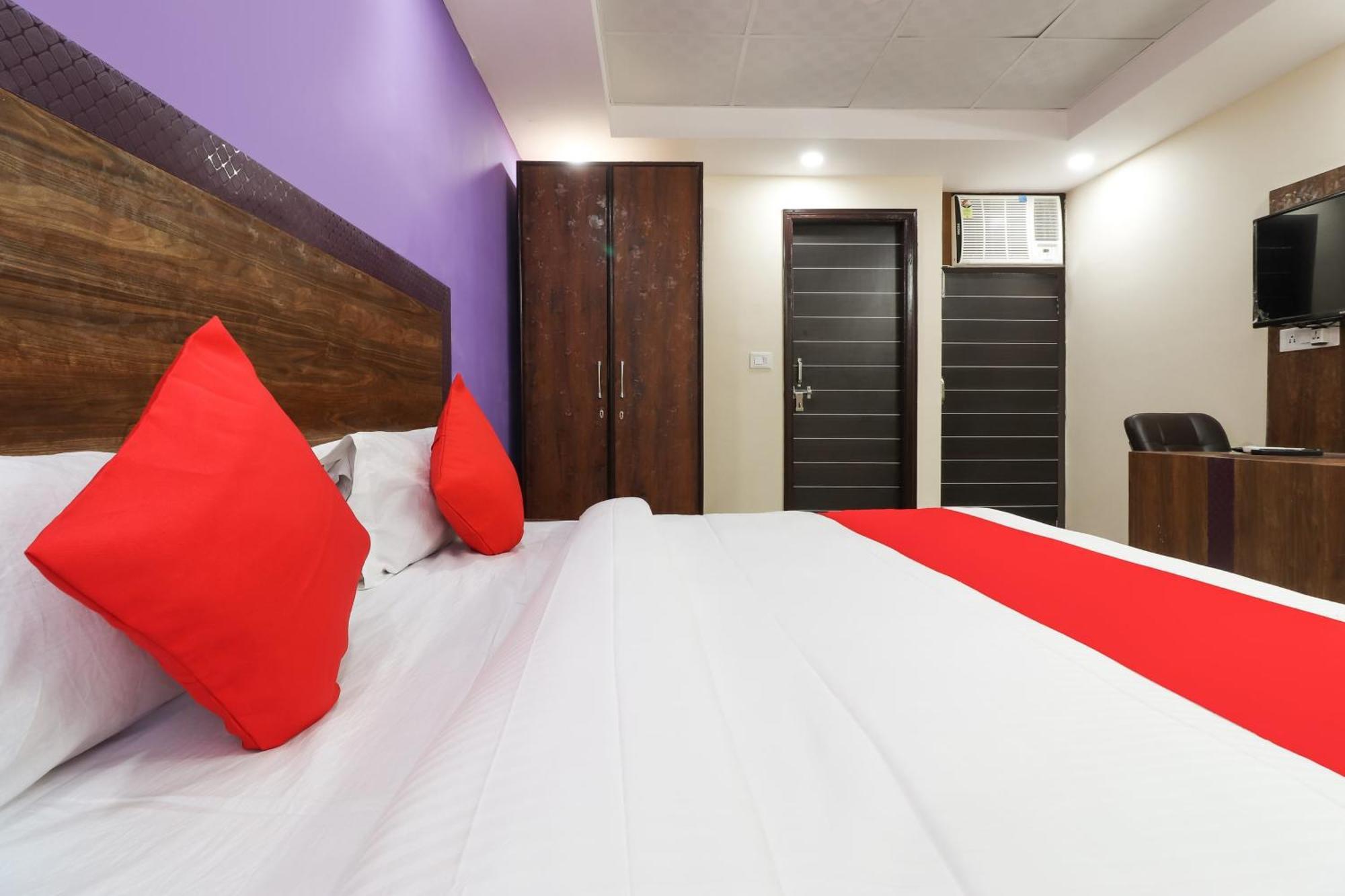 โอโย 75893 โฮเทล มหาราชา โกลด์ Hotel นิวเดลี ภายนอก รูปภาพ