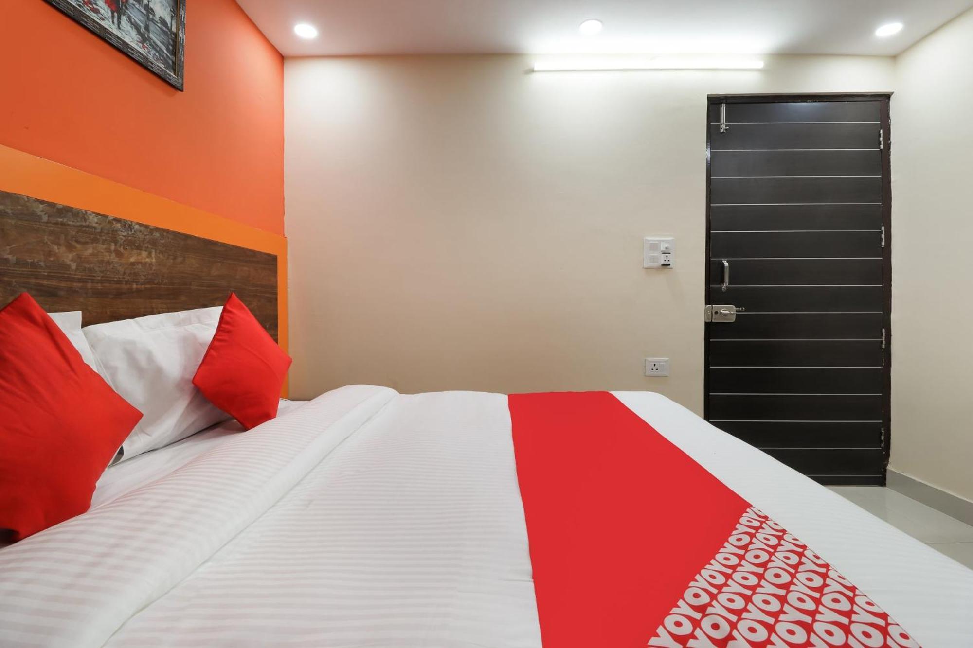 โอโย 75893 โฮเทล มหาราชา โกลด์ Hotel นิวเดลี ภายนอก รูปภาพ