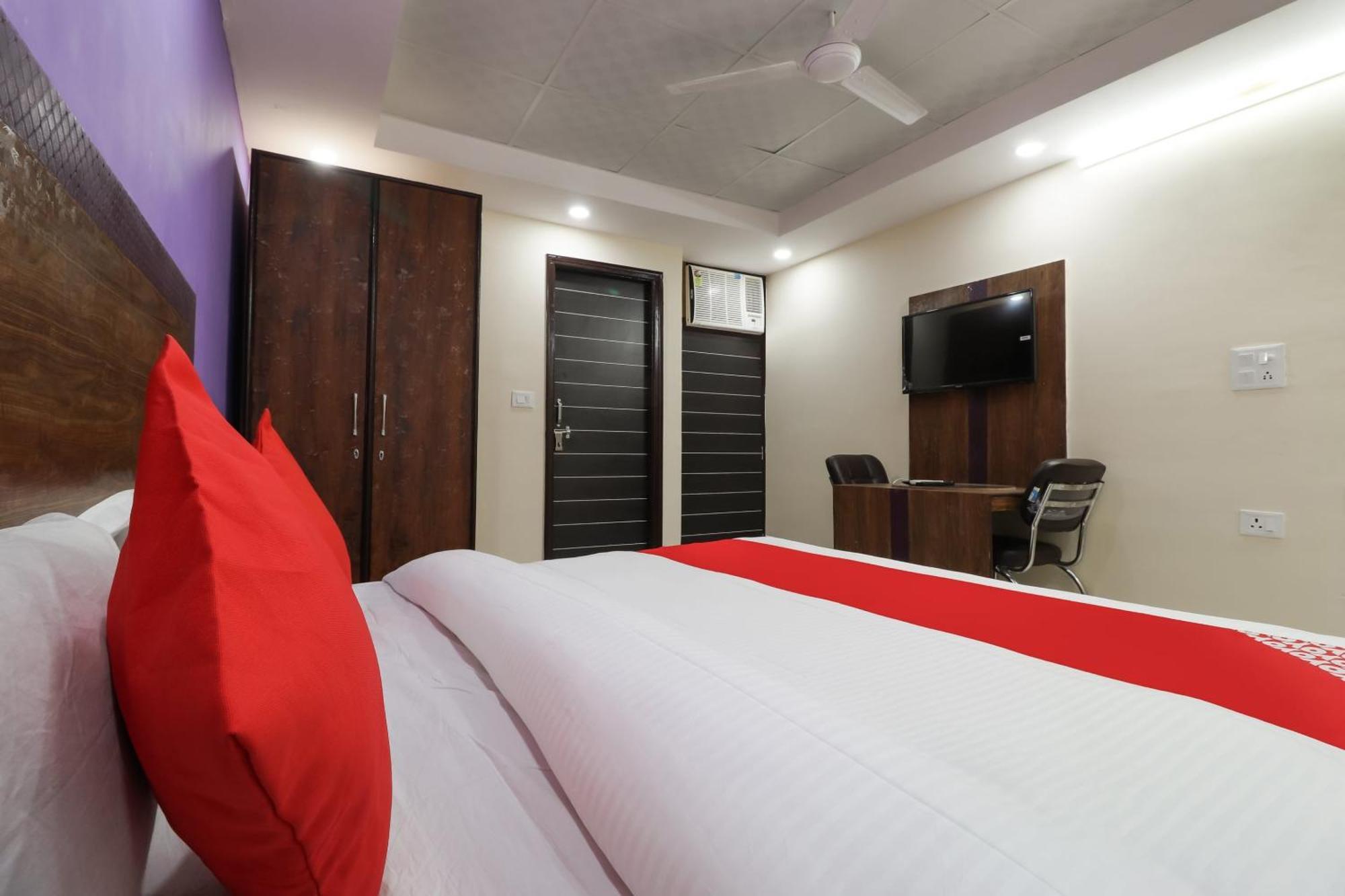 โอโย 75893 โฮเทล มหาราชา โกลด์ Hotel นิวเดลี ภายนอก รูปภาพ