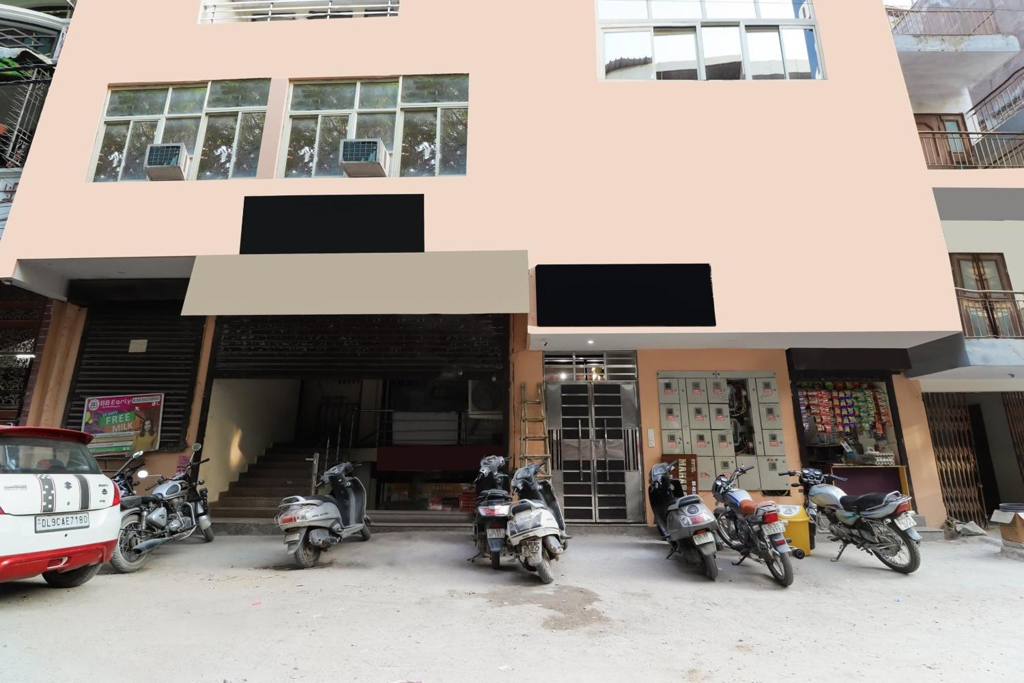 โอโย 75893 โฮเทล มหาราชา โกลด์ Hotel นิวเดลี ภายนอก รูปภาพ